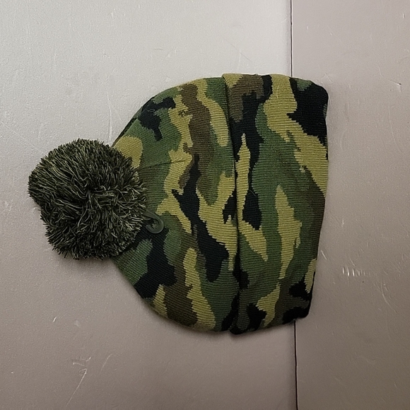 New York Nets Camo OS Beanie by Ultra Game NBA - Picture 3 of 3